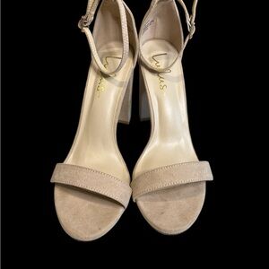 Elegant Black Stiletto Heels with Cushioned Insole and Sleek Design new.